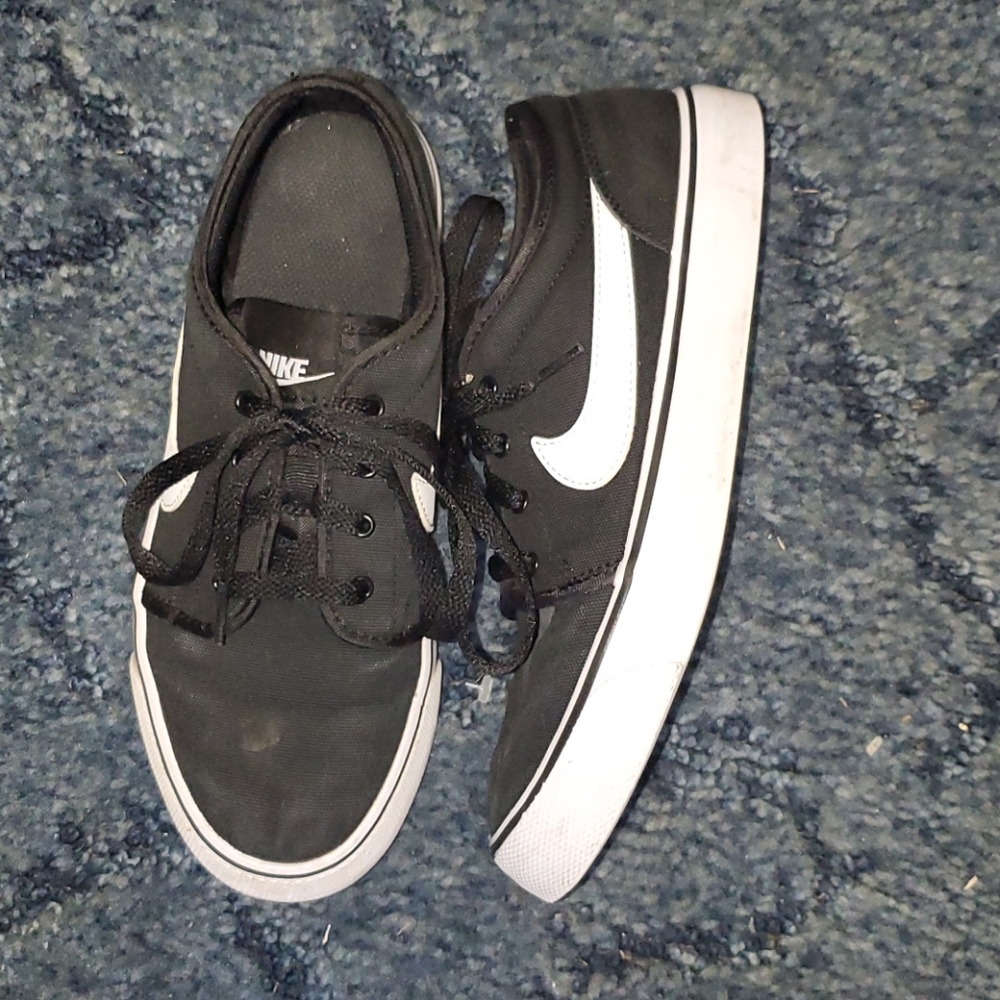 Boys Canvas Nike shoes